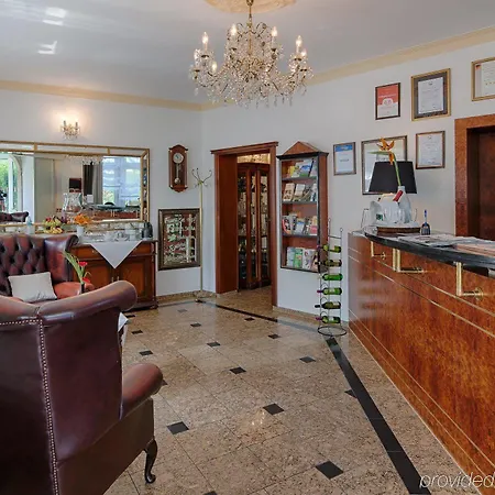 Ξενοδοχείο Smetana 4*